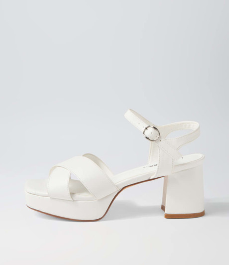 Deakkin White Sandals