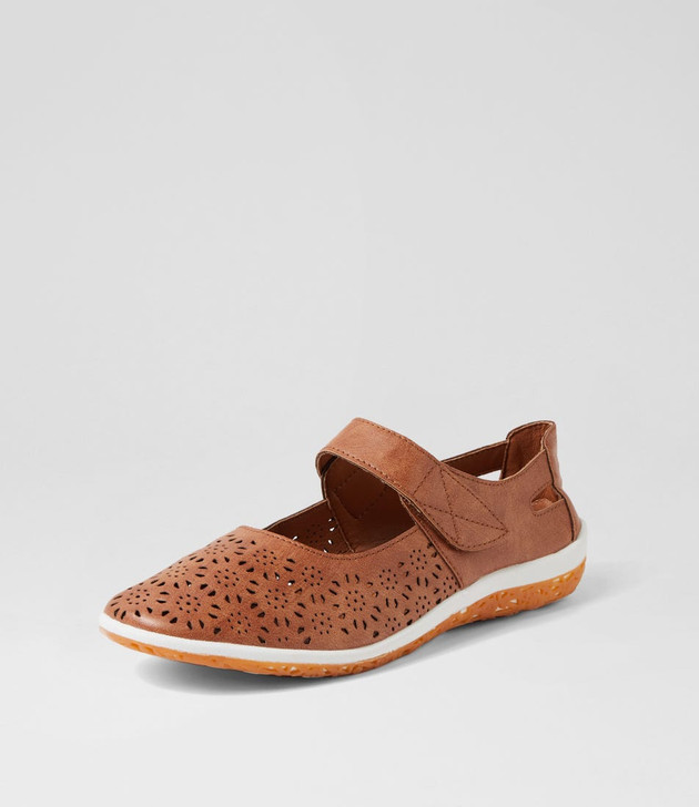 Silviee Tan Flat Shoes
