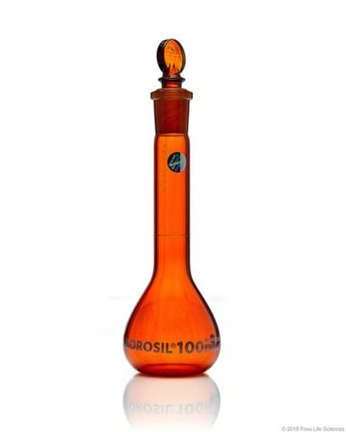 Borosil 100mL Amber Volumetric Flask 5657016A For Precise Liquid Measurement of Light Sensitive Samples- Lab Glassware - Stellar Scientific