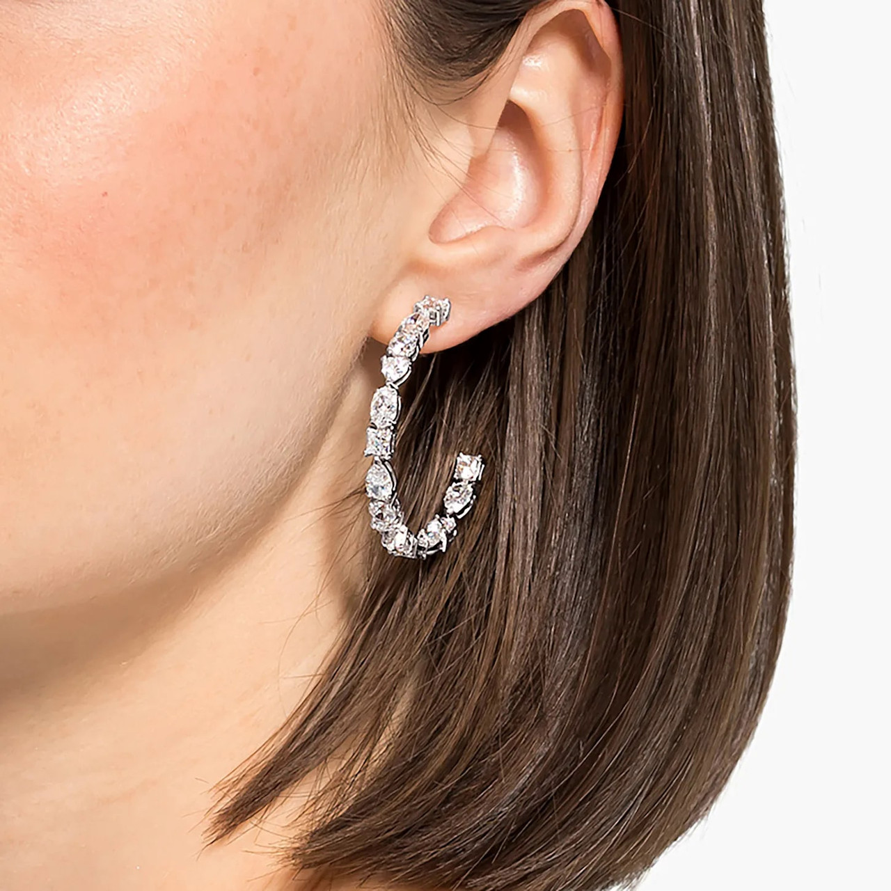 【SWAROVSKI】 5562128 Tennis Deluxe Mixed ピアス Swarovski Tennis Deluxe Hoop Pierced Earrings, Mixed