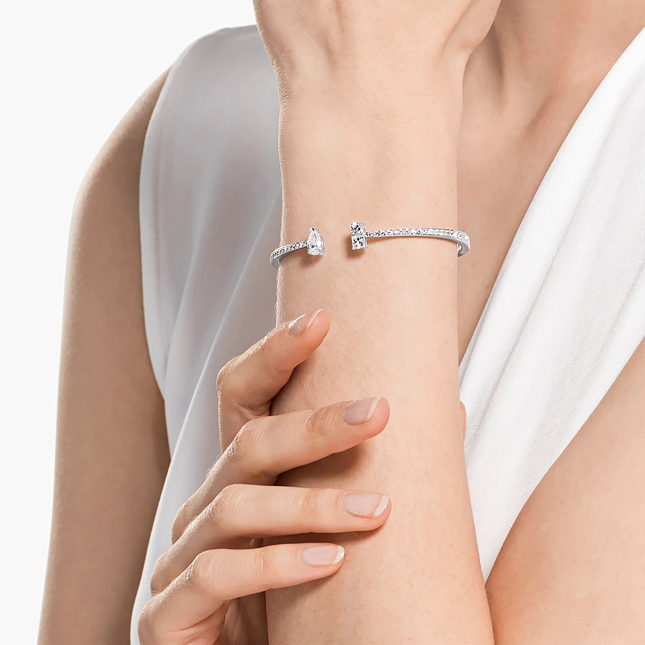 Swarovski Attract Cuff, White, Rhodium Plated 5556912 (Size M