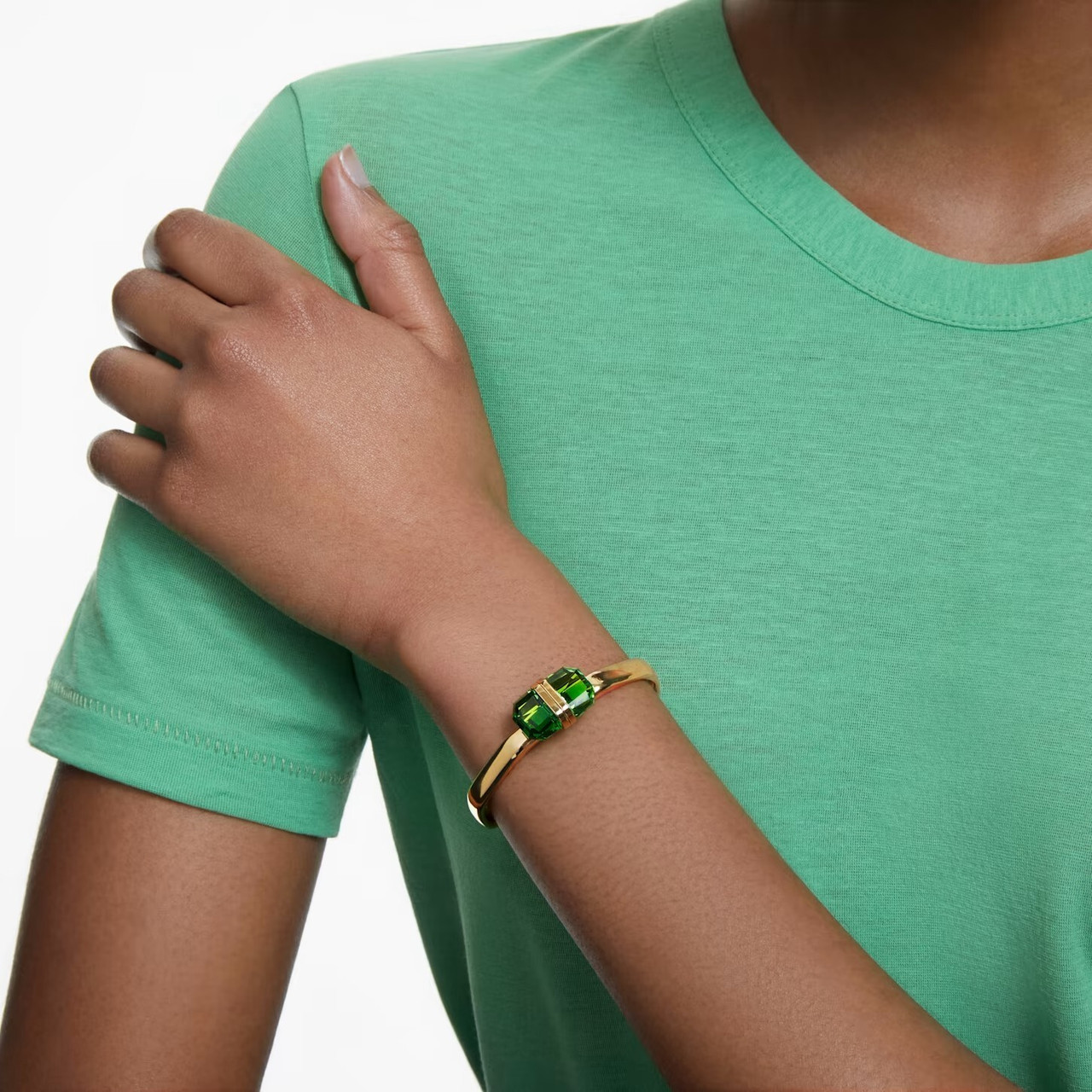 Swarovski Lucent Bangle Magnetic, Green, Gold-Tone Finish 5629221