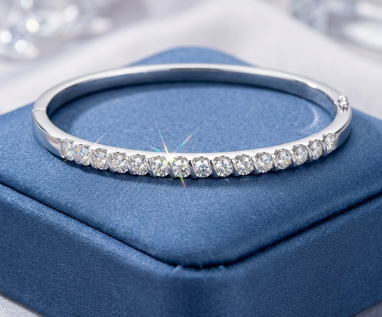 Bar Set Bangle With Natural Diamonds in 18K