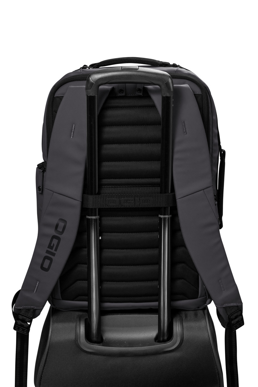 OGIO® Commuter XL Pack 91012 Tarmac Grey Use