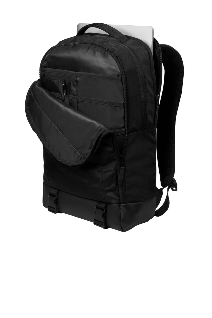 Mercer+Mettle™ Pack MMB200 Deep Black Open