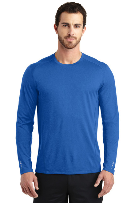 OGIO® ENDURANCE Long Sleeve Pulse Crew. OE321 Electric Blue