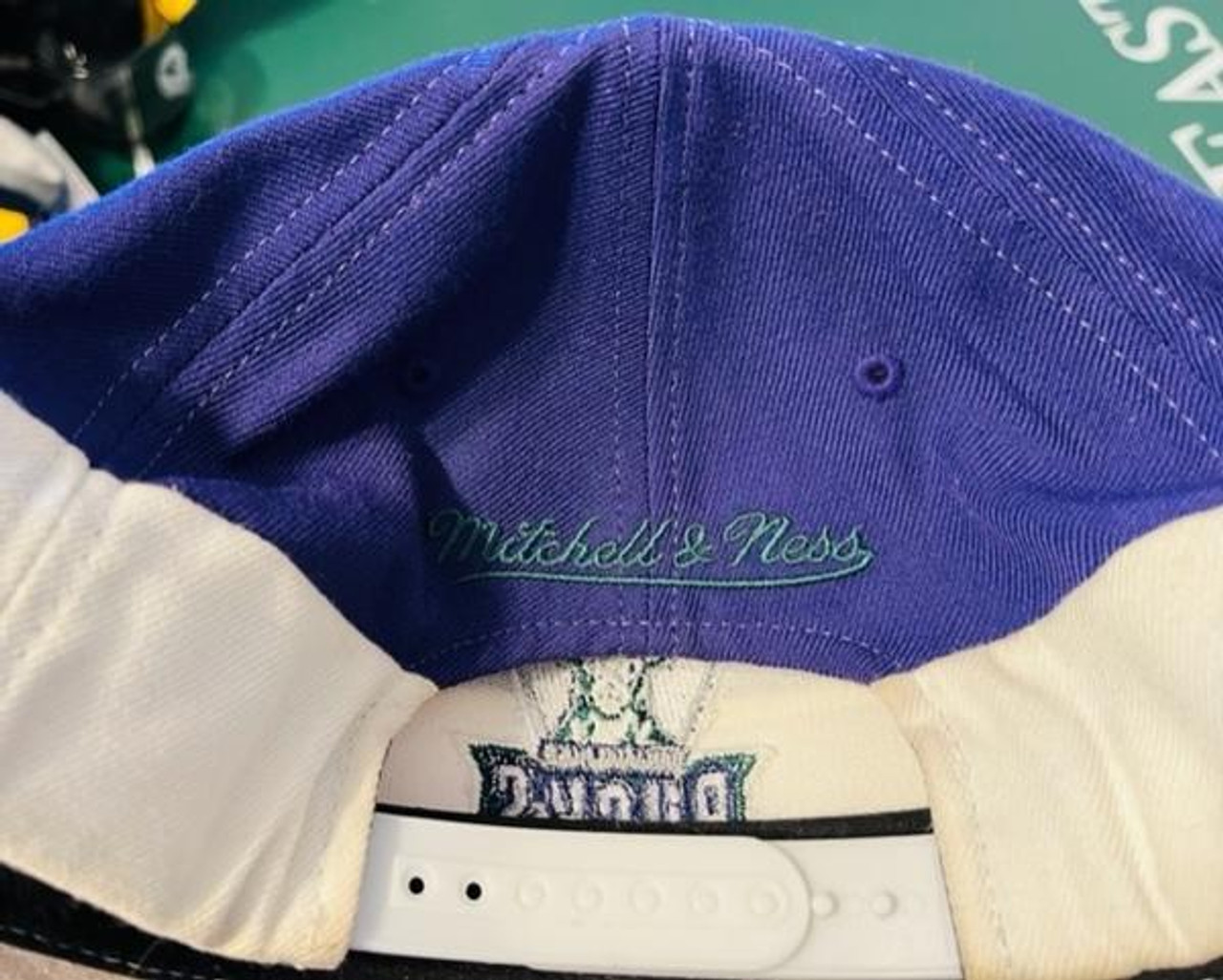 Mitchell & Ness Men's White, Purple Milwaukee Bucks Hardwood Classics Core  2-Tone 2.0 Pro Snapback Hat