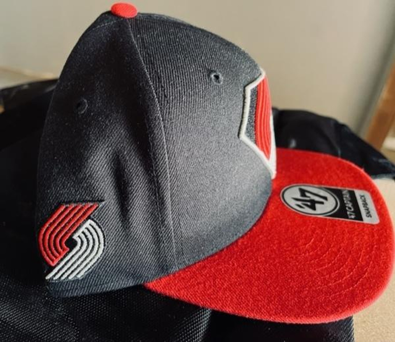 Trail Blazers Mitchell & Ness Hand Drawn White Snapback Cap - Rip City