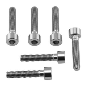 Kit vis trappe de reservoir en Titane BMW/KTM/Autre Kit vis trappe de reservoir en Titane BMW/KTM/Autre