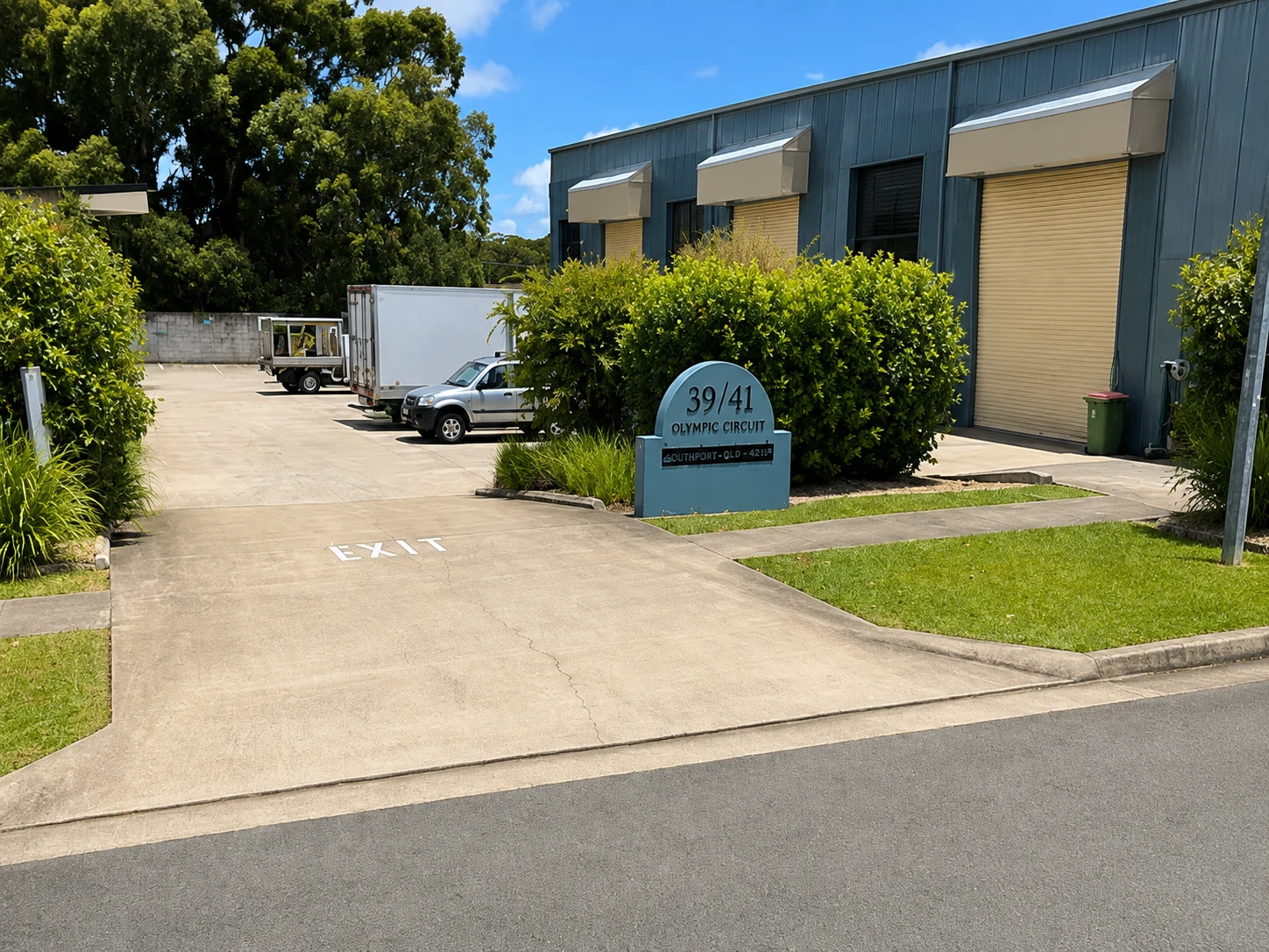 Entrance to 39&ndash;41 Olympic Circuit in Southport where Au Remedial is located