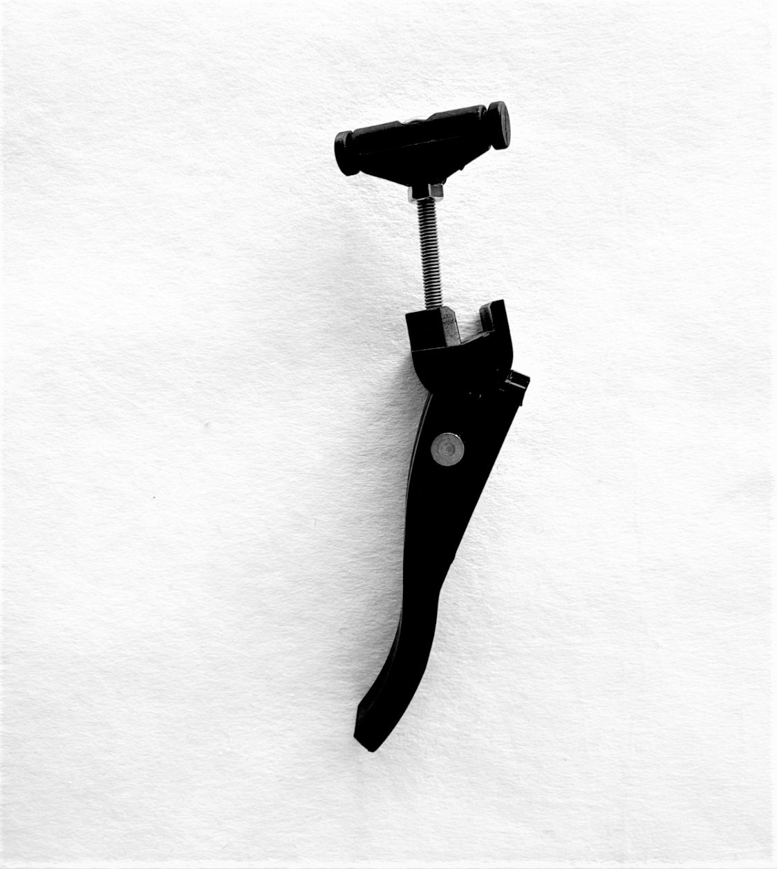 TONNEAU COVER HANDLE FRONT