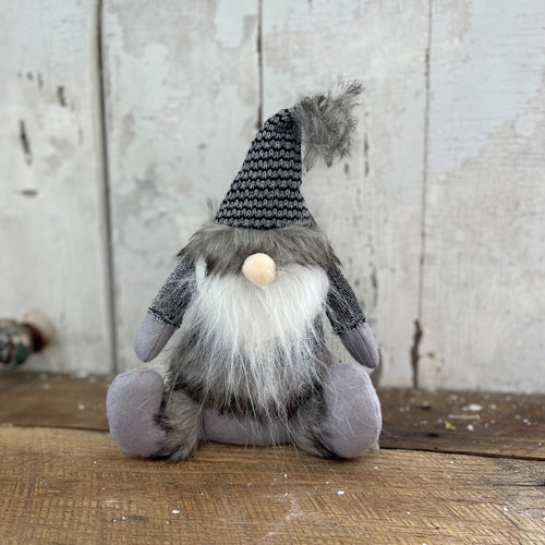Grey standing gnome, 48/c