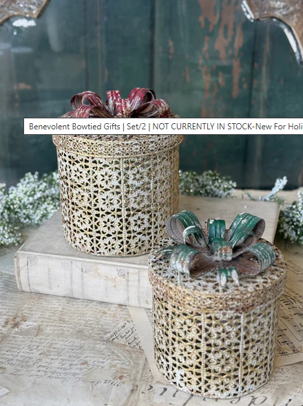Benevolent Bowtied Gifts | S/2
