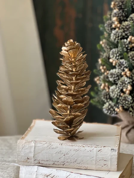 9" Epaulette Pinecone