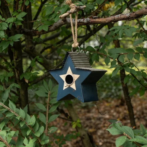 BLUE STAR BIRDHOUSE