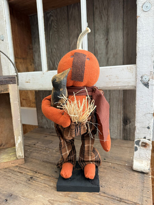 STANDING SCARECROW