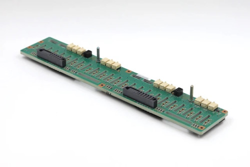IBM Storwize V5000 SFF Midplane Backplane 00Y5850 for data storage, essential for server hardware connectivity.