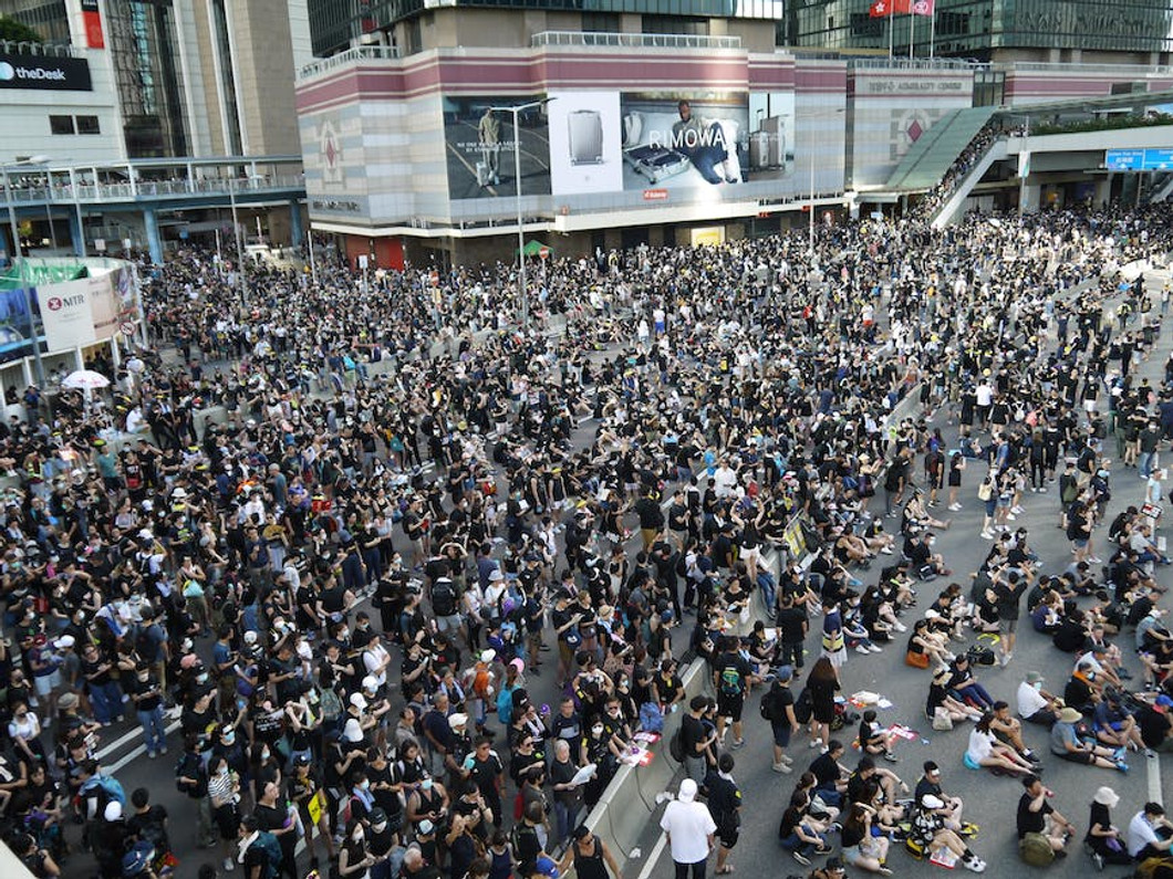 Crowd Control Barriers: 3 Tips for Choosing Your Best Option