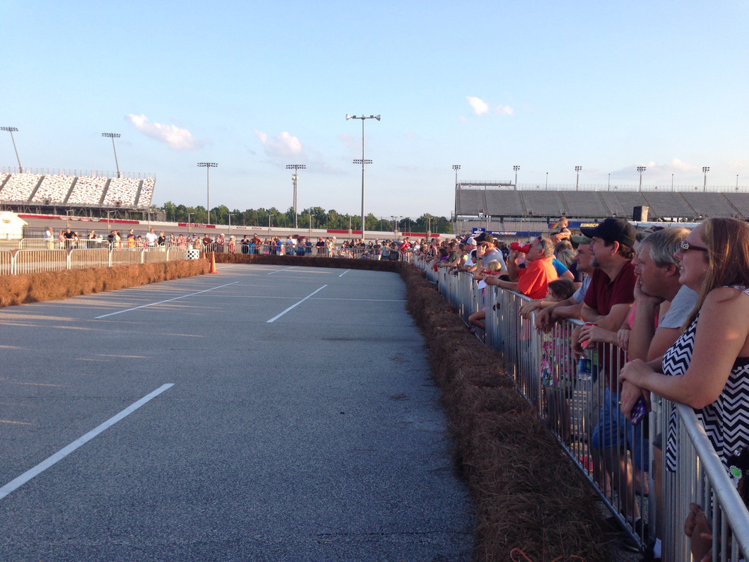 Crowd Control Barriers: The Pros and Cons of Metal vs Plastic Barricades