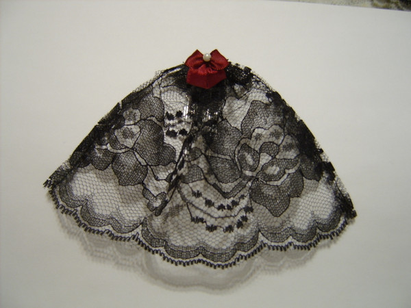 Mini with Bow and Pearl Lace Chapel Hats