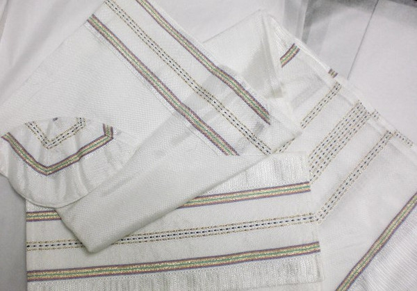 Gabrieli Silk Tallit Set With White Background 7