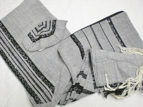 Gabrieli Wool Talit Set with Grey Background