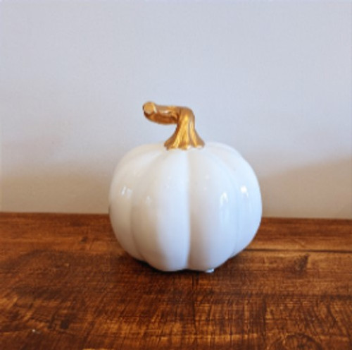 (x18)(£3.35ea) Medium Ceramic Pumpkin With Gold Stalk 11cm - White