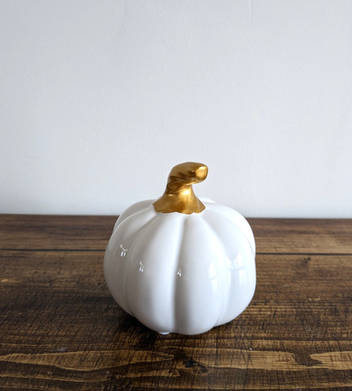 (x36)(£2.15ea) Small Ceramic Pumpkin With Gold Stalk - White 8cm