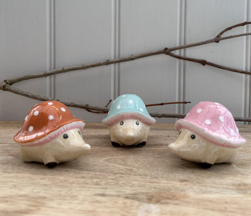 (x48)(£1.75ea) DUE JULY - 4asst Small Ceramic Hedgehogs with Mushroom Backs 8cm
