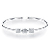 Composed of morganite, 925 sterling silver and platinum-plated diamonds, it is a fashionable jewelry bracelet and a luxurious silver accessory.