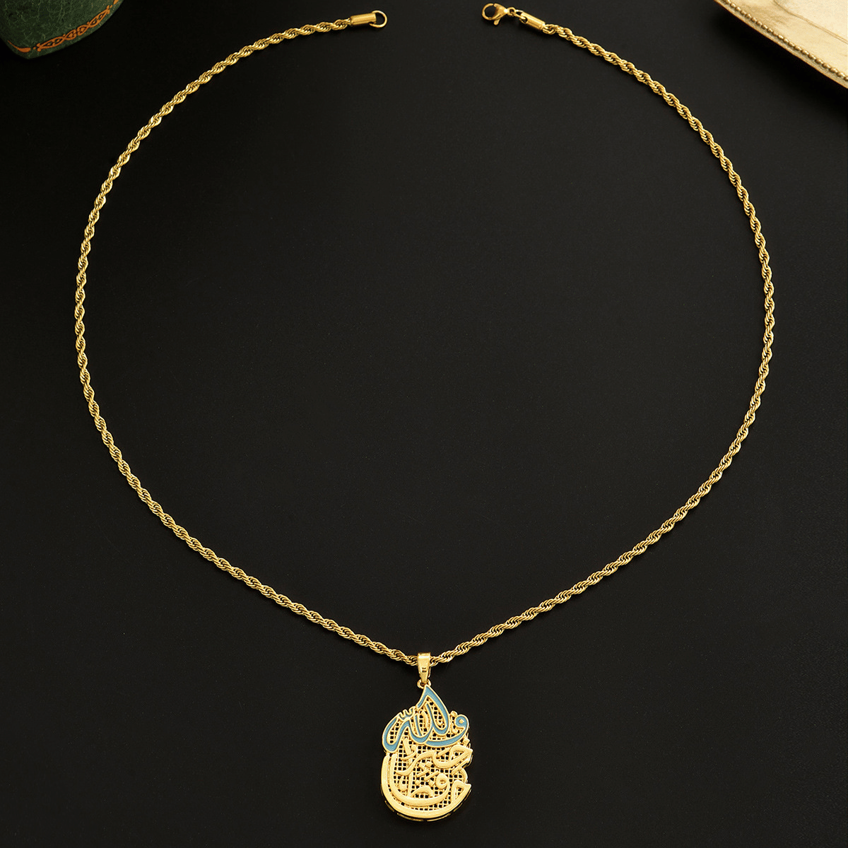 18K Gold Plated Allah Pendant Necklace, Arabic Calligraphy Round Coin Necklace, Islamic Muslim Jewelry, Twisted Rope Chain Necklace for Men Women, Religious Faith Gift