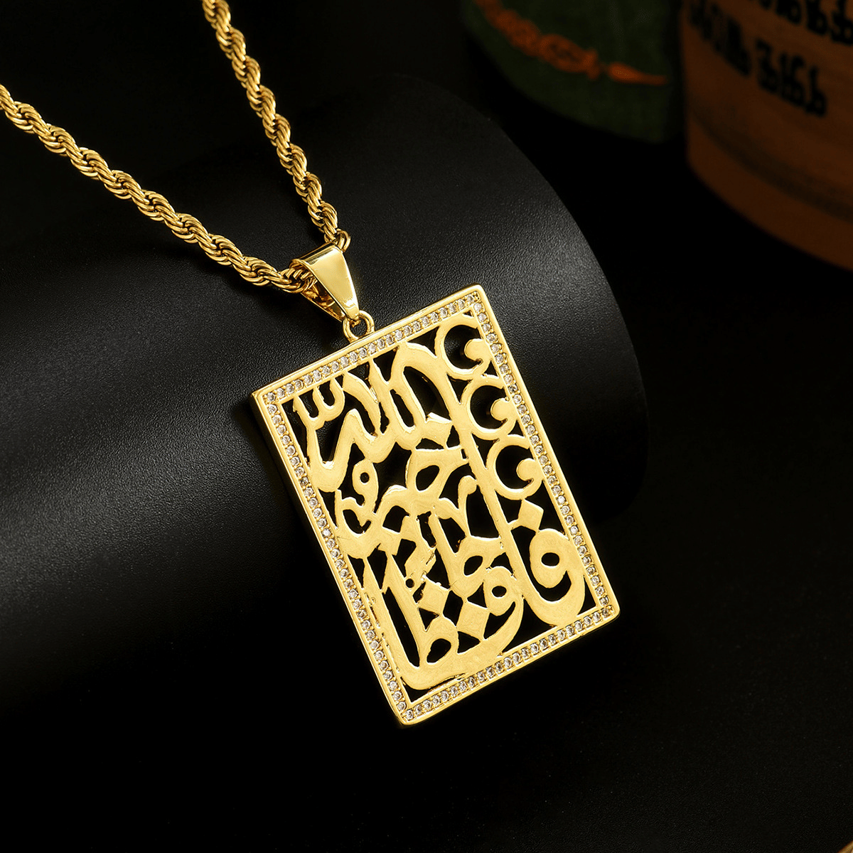 18K Gold Plated Allah Pendant Necklace, Arabic Calligraphy Round Coin Necklace, Islamic Muslim Jewelry, Twisted Rope Chain Necklace for Men Women, Religious Faith Gift