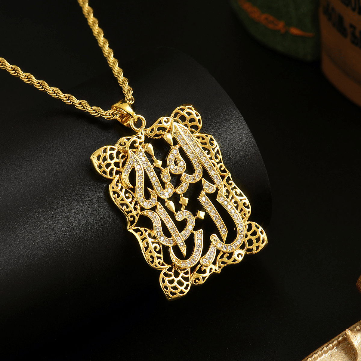 18K Gold Plated Allah Pendant Necklace, Arabic Calligraphy Round Coin Necklace, Islamic Muslim Jewelry, Twisted Rope Chain Necklace for Men Women, Religious Faith Gift
