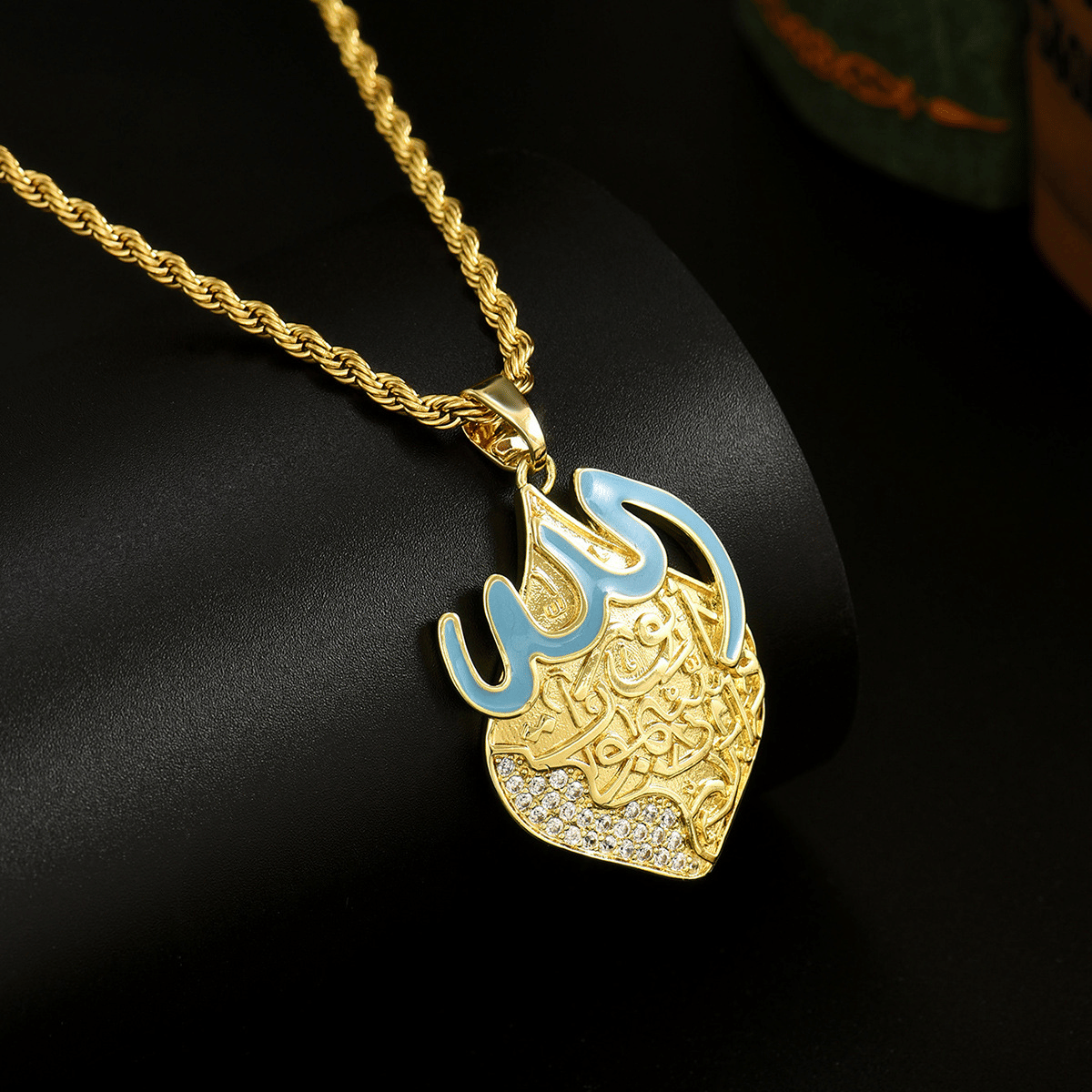 18K Gold Plated Allah Pendant Necklace, Arabic Calligraphy Round Coin Necklace, Islamic Muslim Jewelry, Twisted Rope Chain Necklace for Men Women, Religious Faith Gift