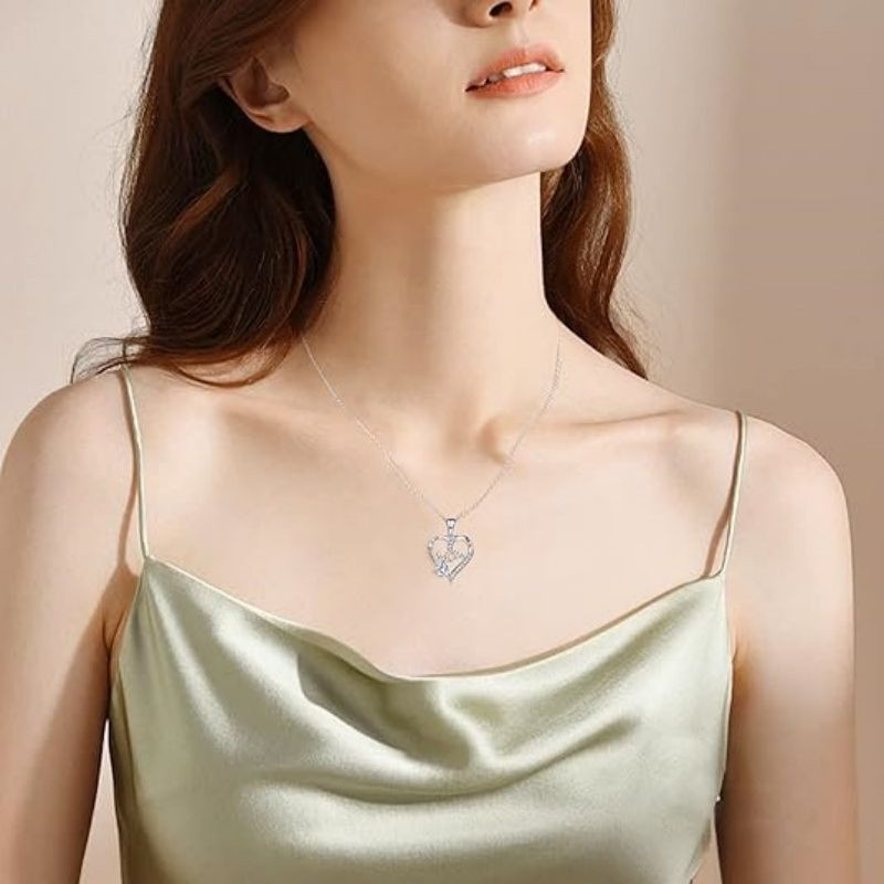 Female Love Pendant Necklace, Mother's Day Gift for Mom, I Love Mom (Comes with Gift Box)