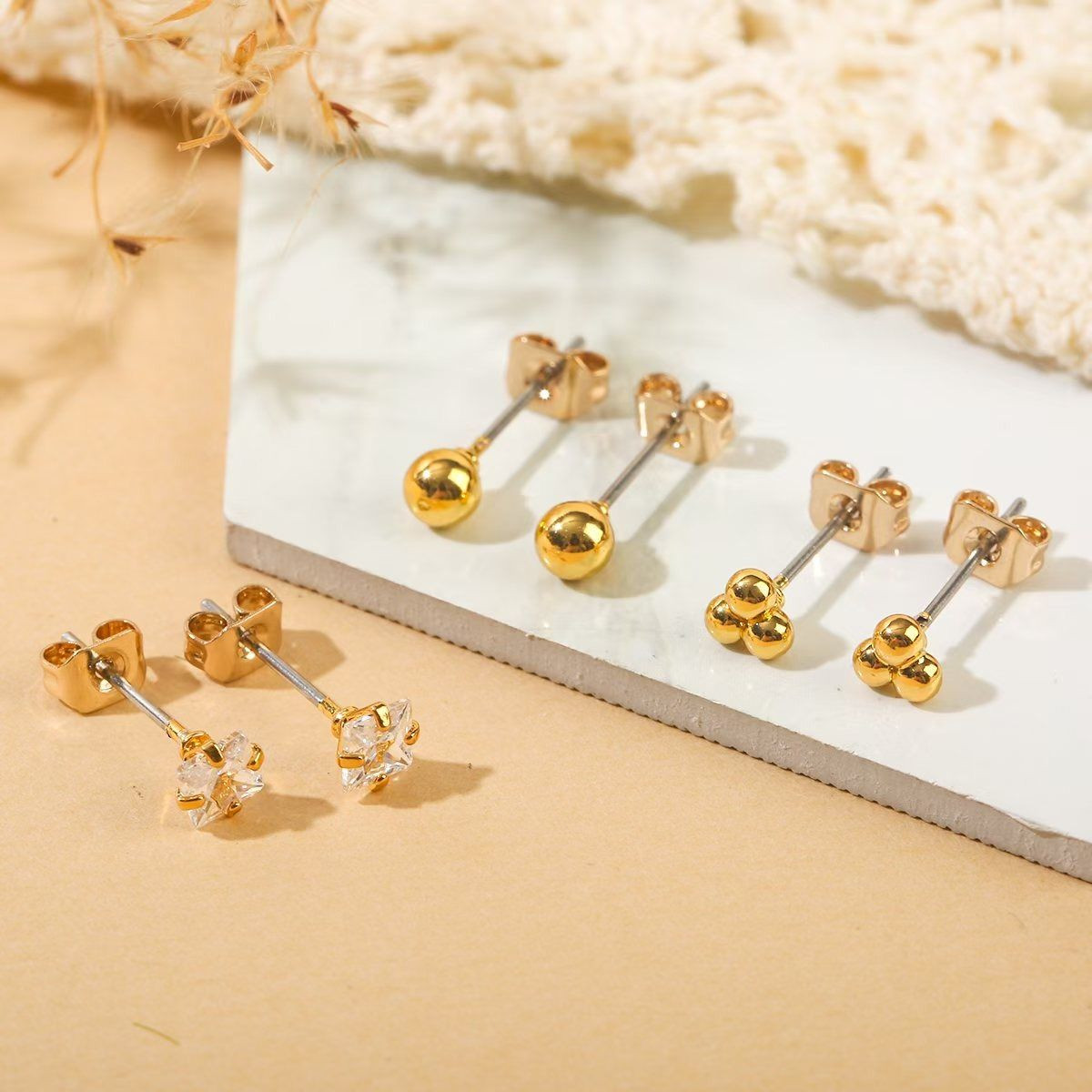 Stylish earrings can be worn comfortably in multiple scenarios. They stay firmly in place and won't fall off, adding a sense of refinement and being suitable for people of all styles.