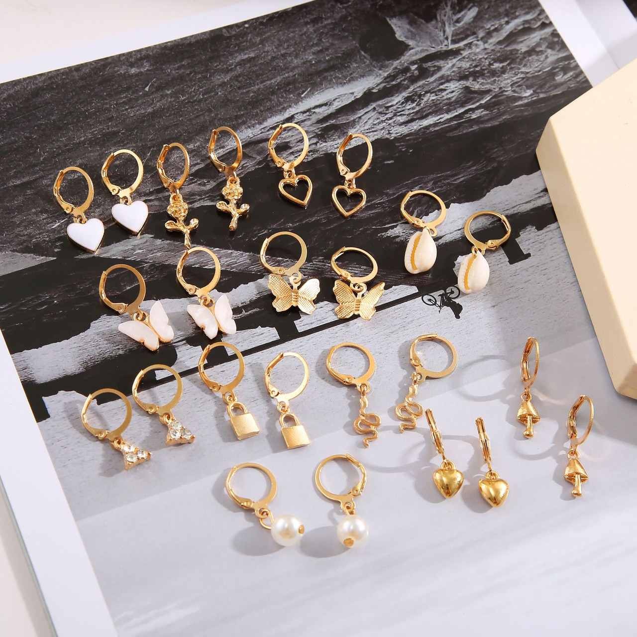 12 Pairs Of Lady Earrings Butterfly Mushroom Lock Faux Pearl Love Earring Set Fashion Earrings Gift for Women