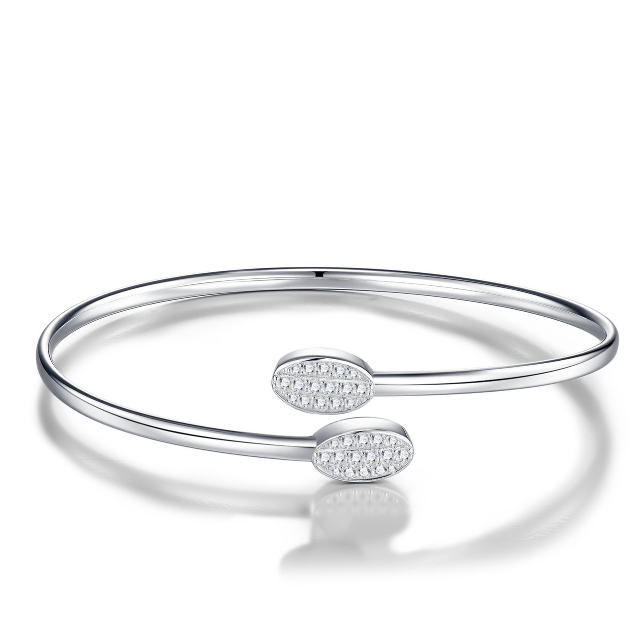 Composed of morganite, 925 sterling silver and platinum-plated diamonds, it is a fashionable jewelry bracelet and a luxurious silver accessory.