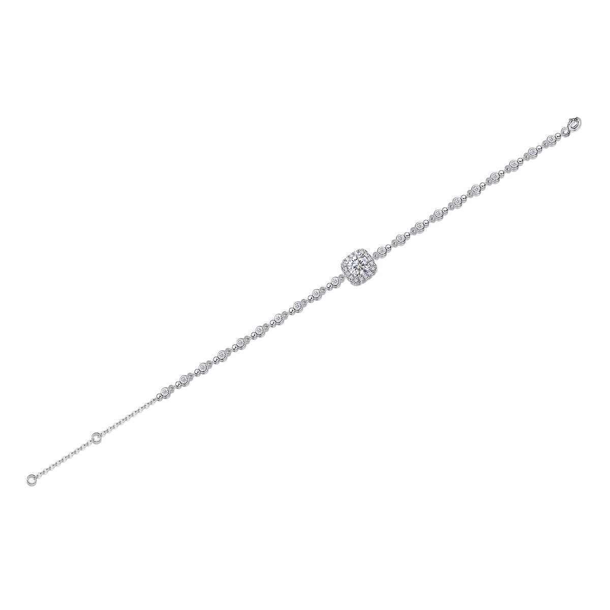 Stars Surrounding - Made of morganite, 925 sterling silver and platinum-plated diamonds, it is a fashionable jewelry bracelet and a luxurious silver accessory.