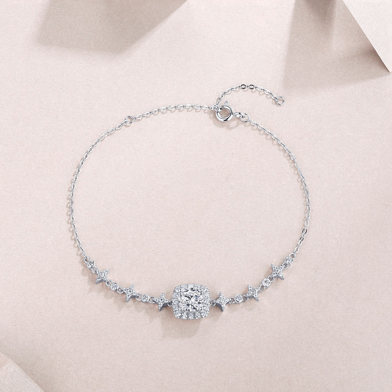 Jiubih - Made of morganite, 925 sterling silver and platinum-plated diamonds, it is a fashionable jewelry bracelet and a luxurious silver accessory.
