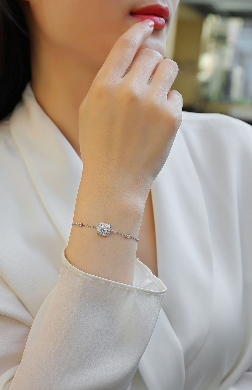 Paper Short, Long Affection - Made of morganite, 925 sterling silver and platinum-plated diamonds, it is a fashionable jewelry bracelet and a luxurious silver accessory.