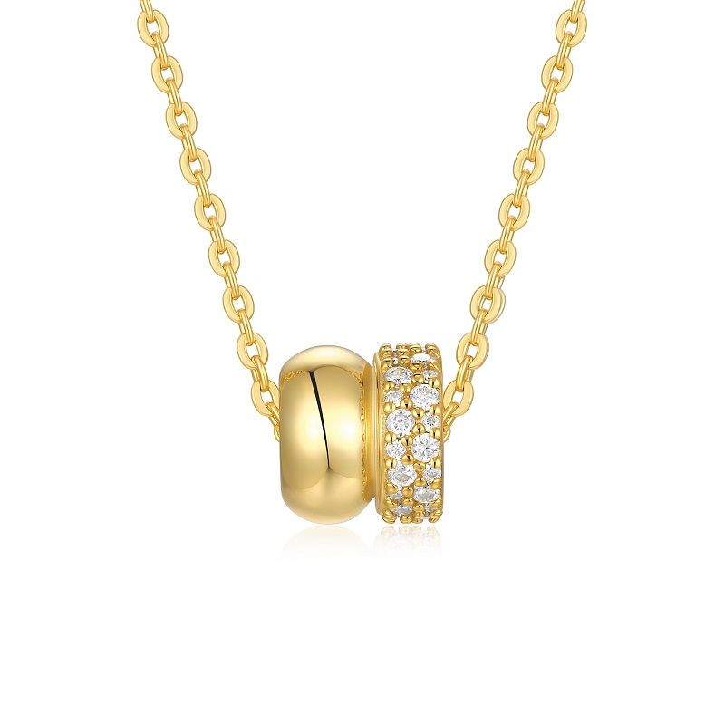 A fashionable and popular jewelry necklace pendant set, featuring Monnes stone, made of 925 silver and plated with platinum diamonds.