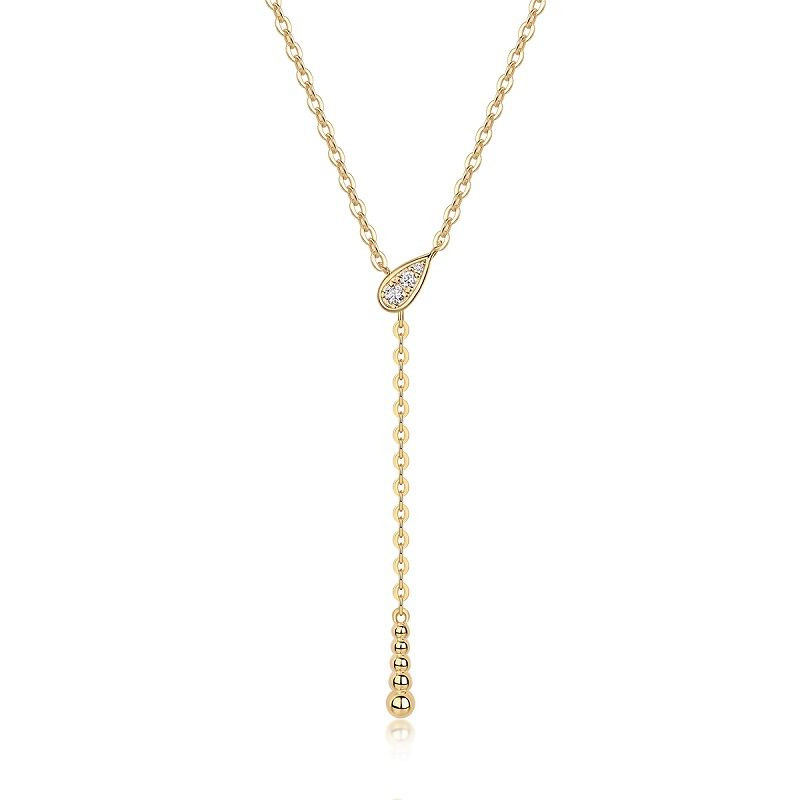 A fashionable and popular jewelry necklace pendant set, featuring Monnes stone, made of 925 silver and plated with platinum diamonds