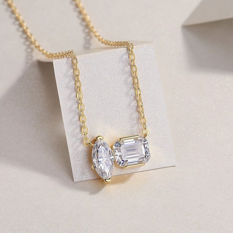 A fashionable and popular jewelry necklace pendant set, featuring Monnes stone, made of 925 silver and plated with platinum diamonds