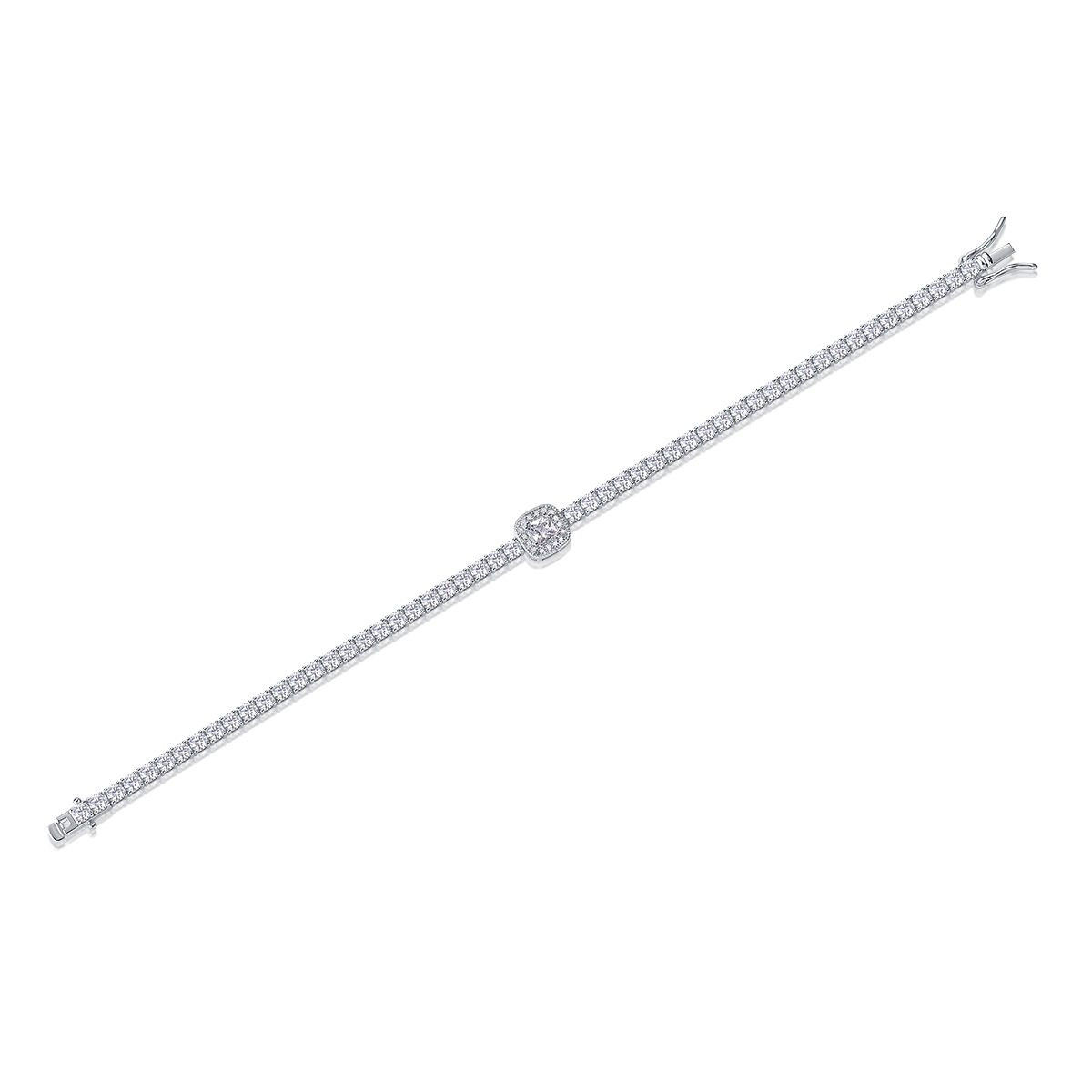 Star - Composed of morganite, 925 sterling silver and platinum-plated diamonds, it is a fashionable jewelry bracelet and a luxurious silver accessory.