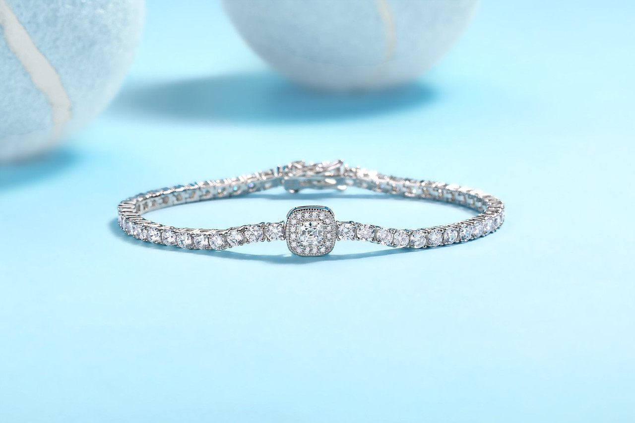 Star - Composed of morganite, 925 sterling silver and platinum-plated diamonds, it is a fashionable jewelry bracelet and a luxurious silver accessory.