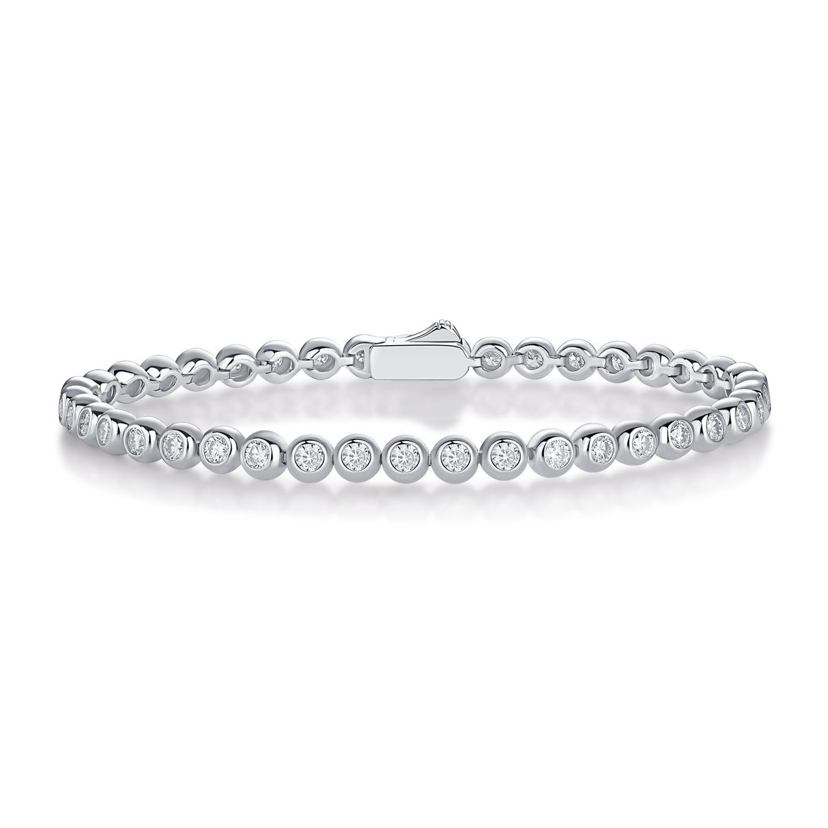 Galaxy Dream - Made of morganite, 925 sterling silver and platinum-plated diamonds, it is a fashionable jewelry bracelet and a luxurious silver accessory.