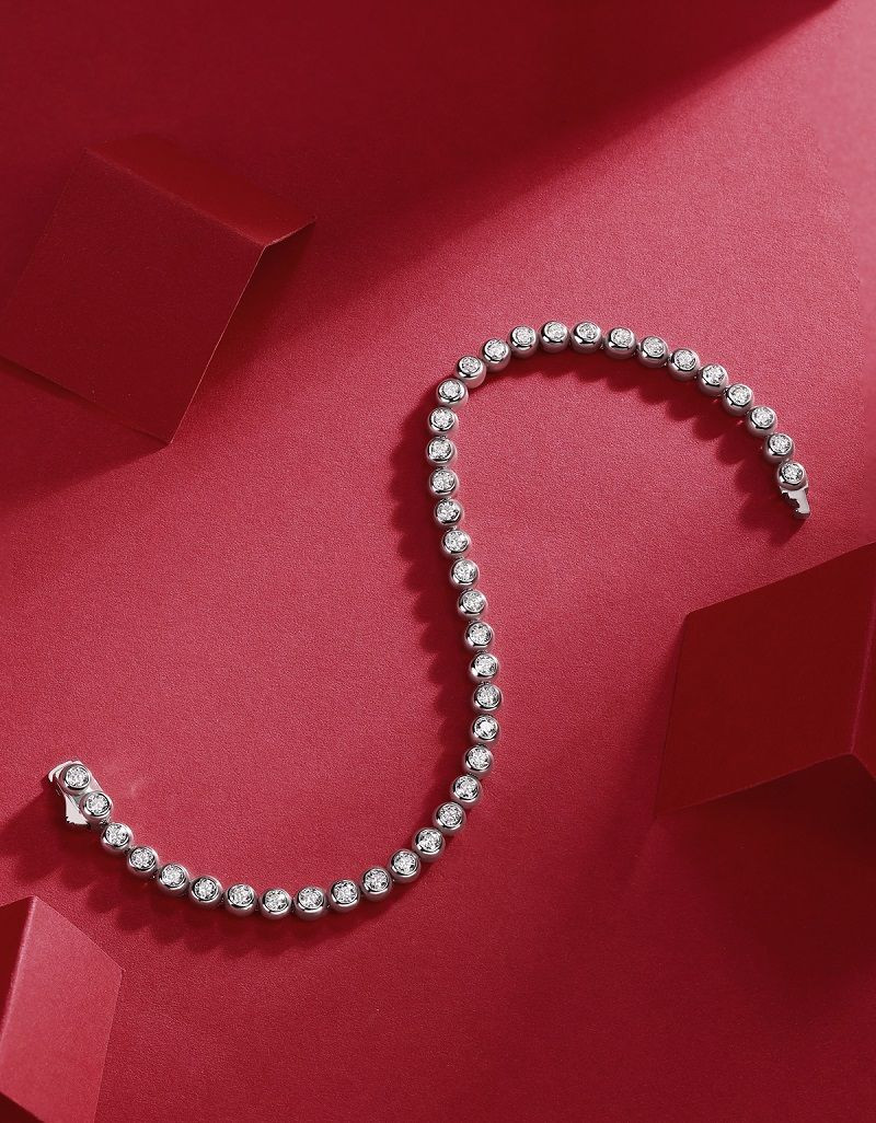 Galaxy Dream - Made of morganite, 925 sterling silver and platinum-plated diamonds, it is a fashionable jewelry bracelet and a luxurious silver accessory.