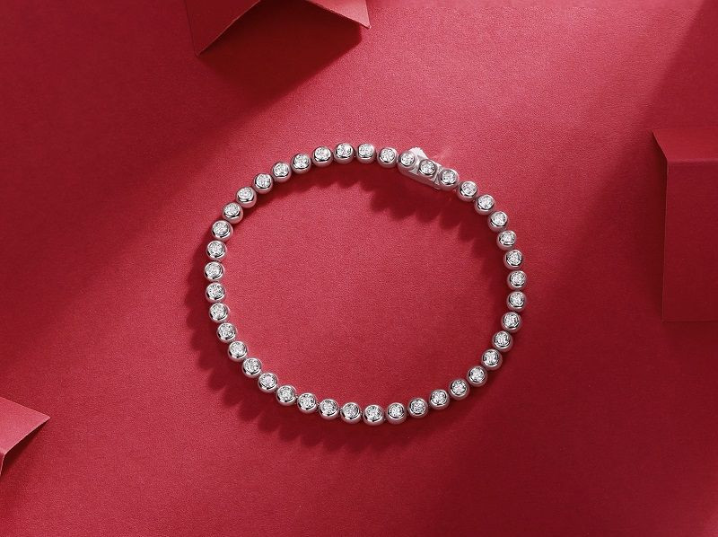 Galaxy Dream - Made of morganite, 925 sterling silver and platinum-plated diamonds, it is a fashionable jewelry bracelet and a luxurious silver accessory.