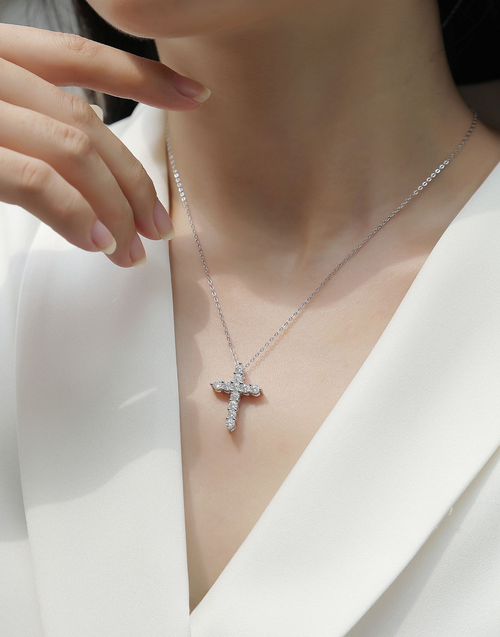 Believe in a fashionable and popular jewelry necklace pendant set, featuring one carat morganite, made of 925 silver and plated with platinum and diamonds.